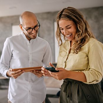 A couple schedules a meeting with a Patelco Home Loan Consultant.