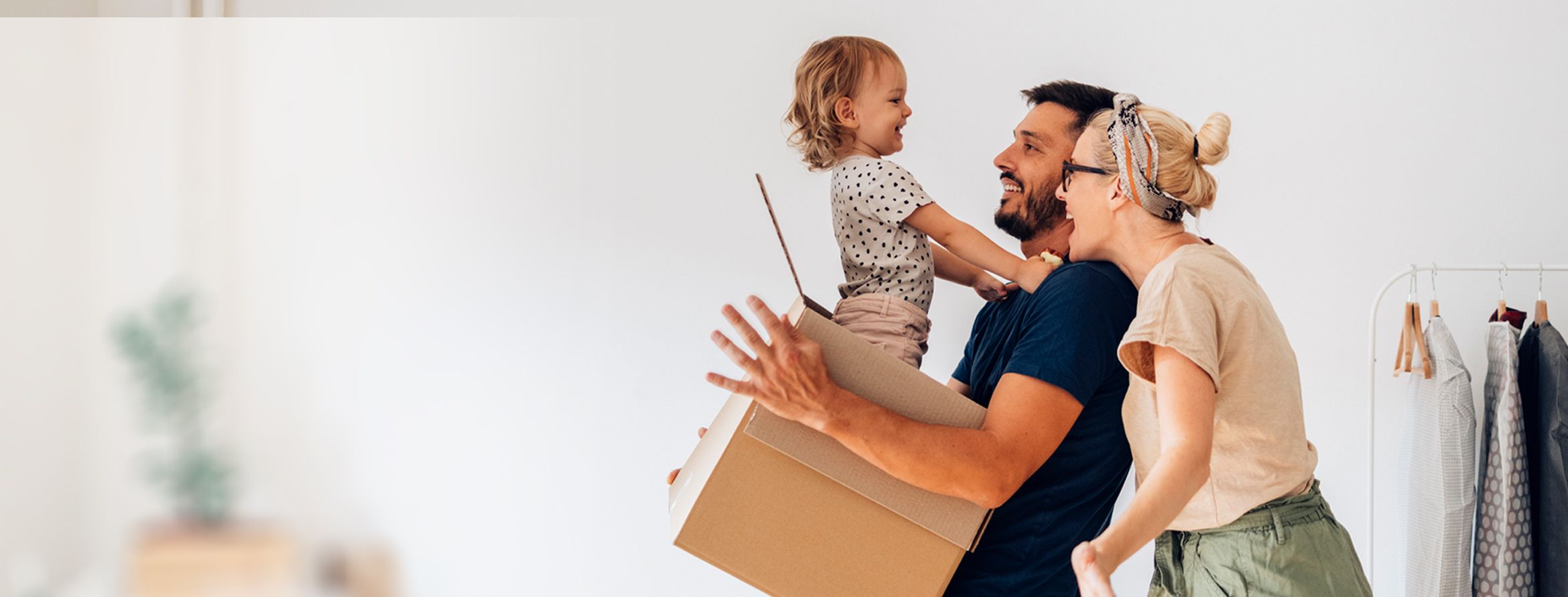 A baby surprises her parents when she pops out of a moving box.